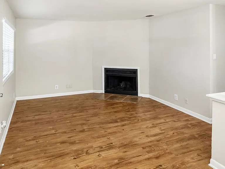 Laurel Heights Apartments — Photo 43