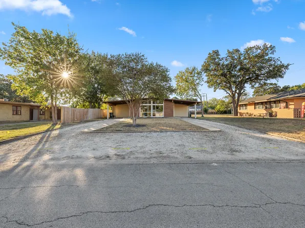 605 Mary Lake Dr, Bryan, TX 77801