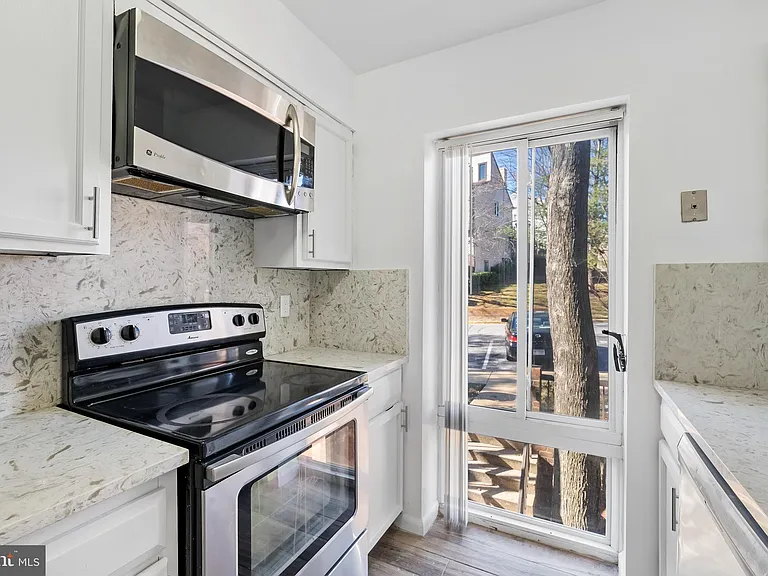 3085 Hawthorne Dr NE #3085 — Photo 4
