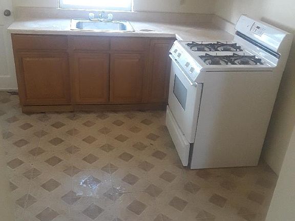 4th image of 605 E Willard St