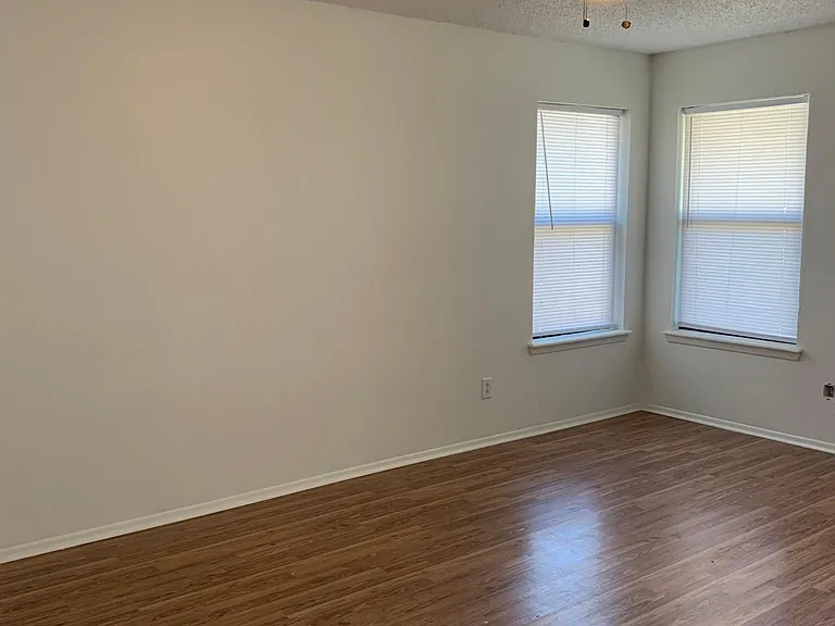 1823 Wisdom Dr — Photo 2