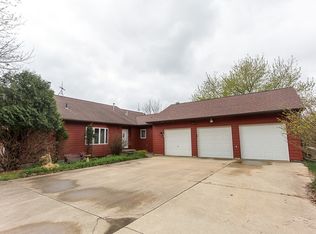 3555 Todd Hills Rd, Cedar Rapids, IA 52411
