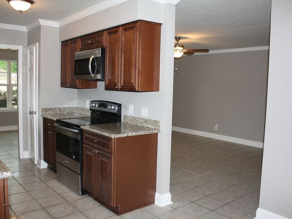 4th image of 141 Janet Dr