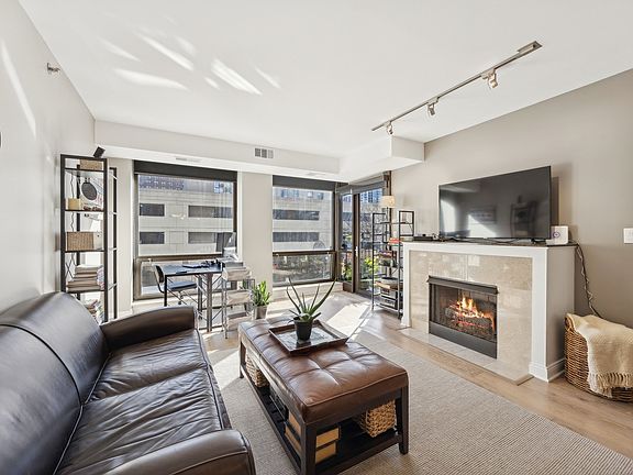 4th image of 1212 N Wells St APT 203