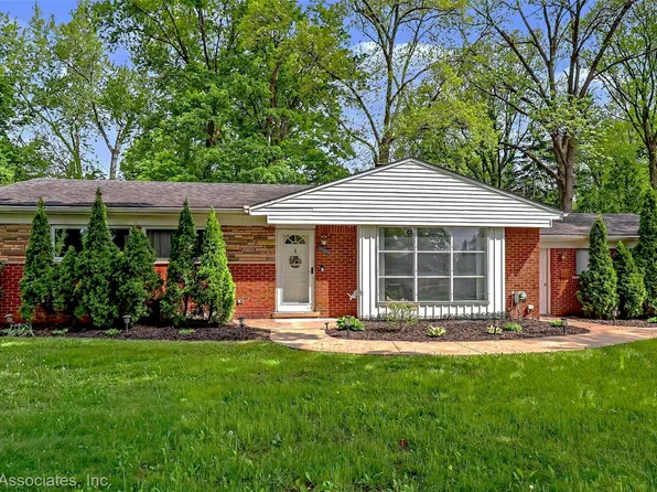 28442 Thorny Brae Rd, Farmington Hills, MI 48331