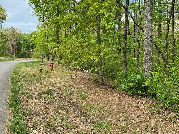 4th image of 25 Stoneclift Dr
