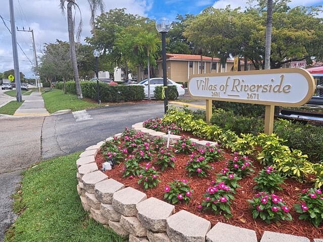 1st image of 2671 Riverside Dr APT 6