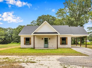 102 6th Ave, Carriere, MS 39426