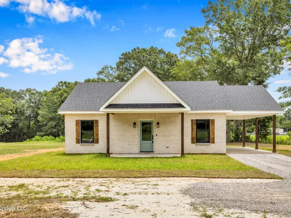 102 6th Ave, Carriere, MS 39426