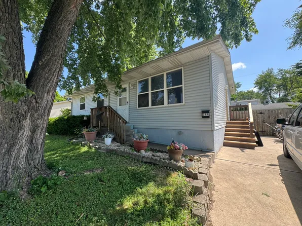 244 S Hadsall St, Genoa, IL 60135