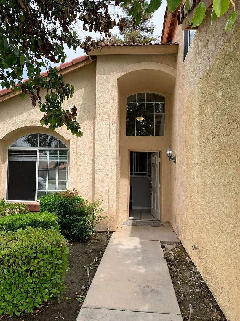 10408 Walnut Creek -3 bed 2.5 bath - SW Bakersfield - Ready for Mid March Move In — Photo 1