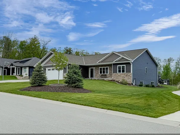 2128 Clover Field Dr, Green Bay, WI 54313