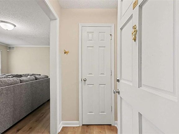 2nd image of 73 Place Fontaine