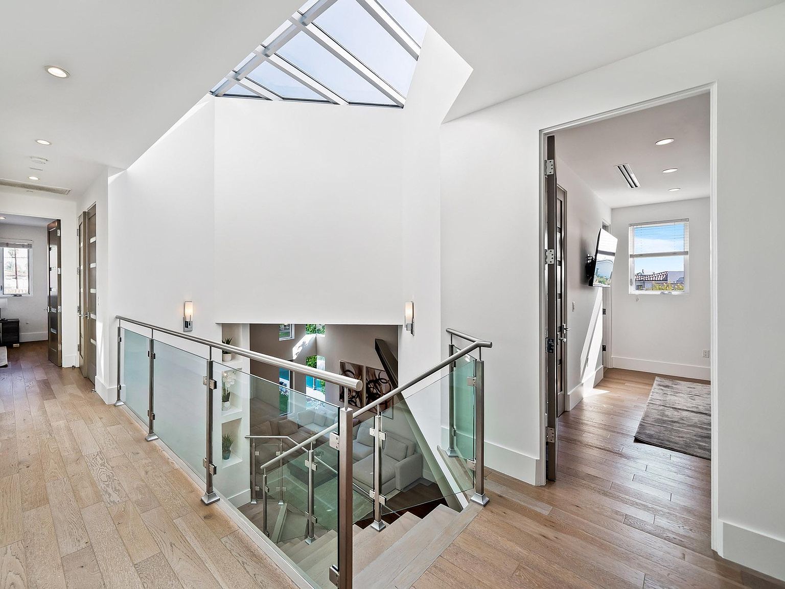 Los Angeles, CA 90048