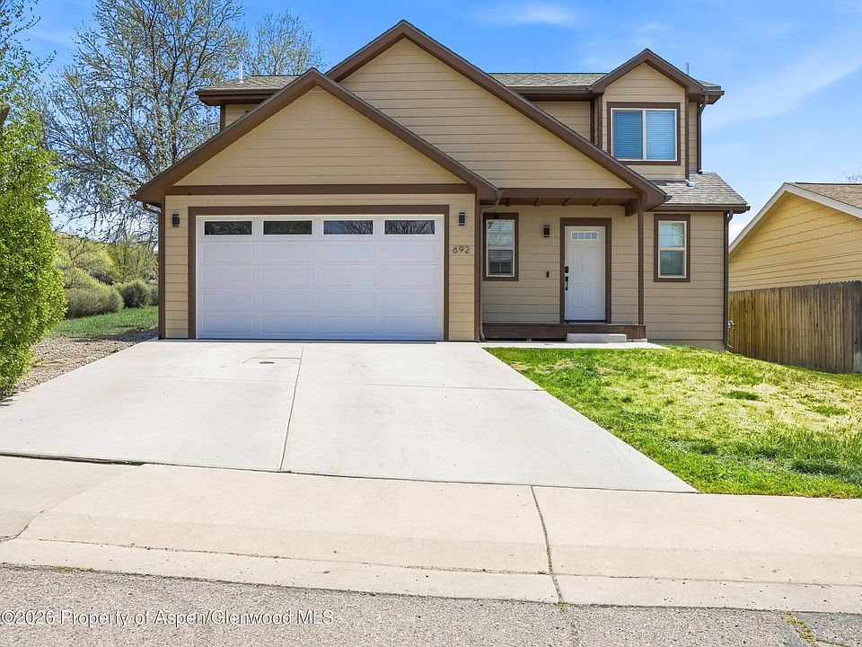 1st image of 692 Ponderosa Dr