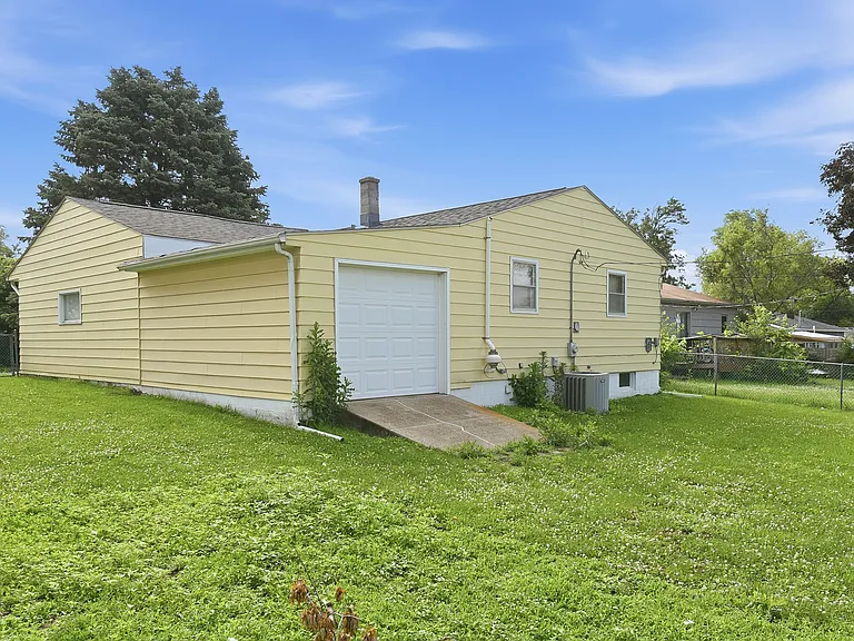 3202 Calhoun St — Photo 30