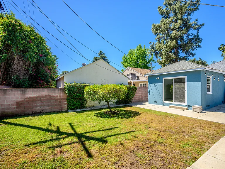 6438 Densmore Ave — Photo 21