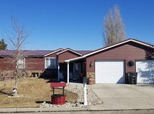 825 8th St E, Bottineau, ND 58318