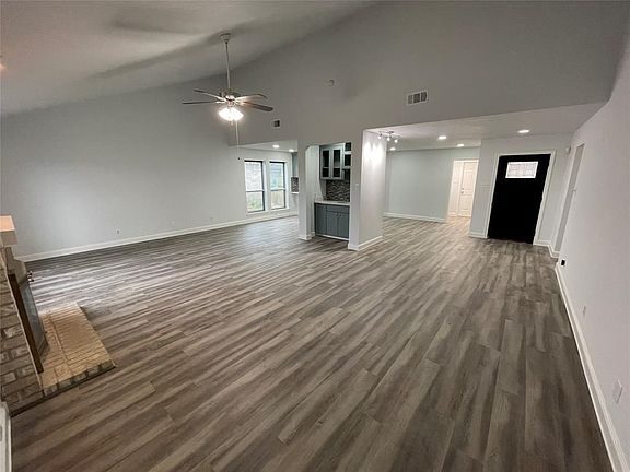 3rd image of 7715 Western Oak Ln
