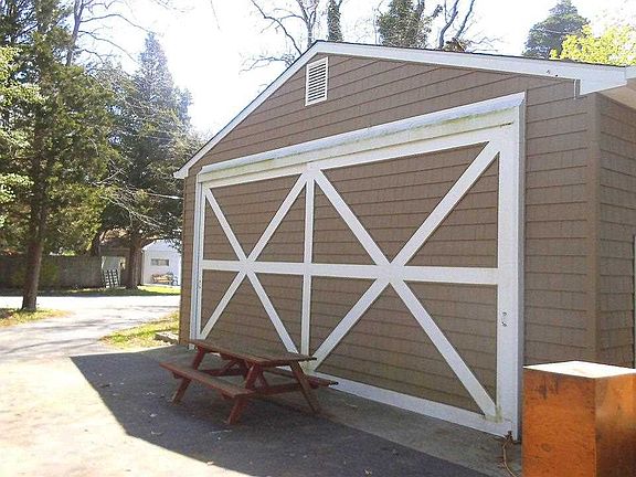 3rd image of 505 Beach Dr