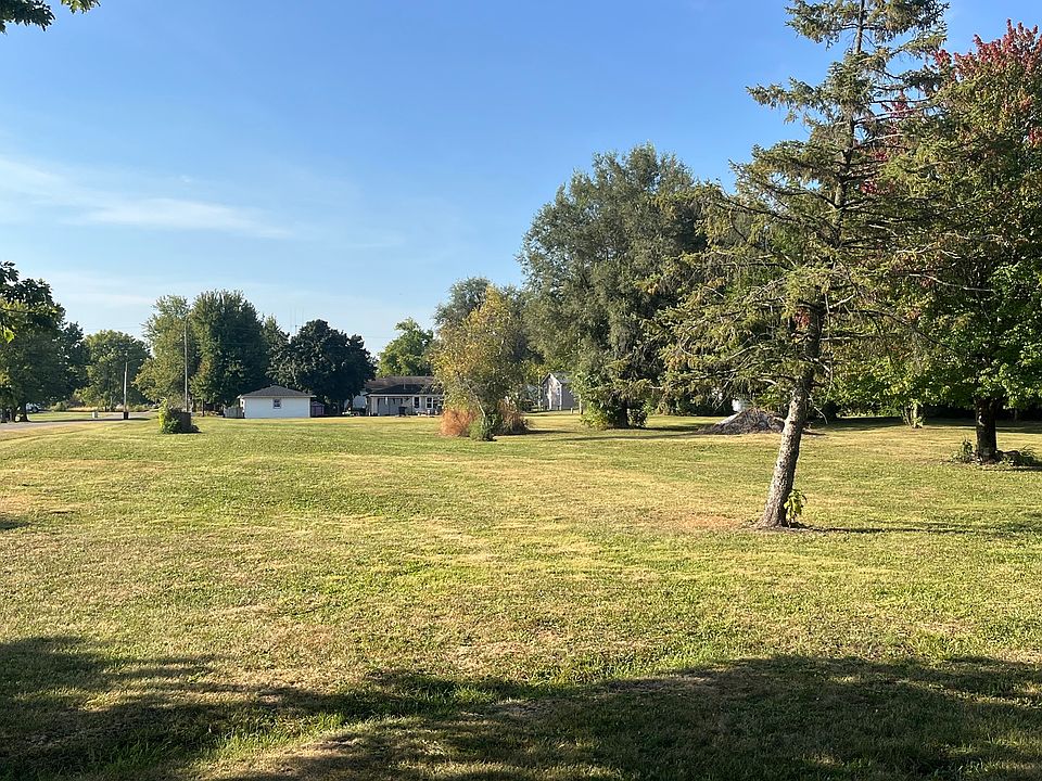 2nd image of 211 N 4th St