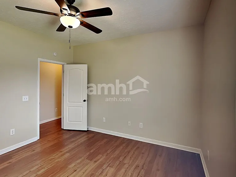 210 Fox Hunt Ln — Photo 22