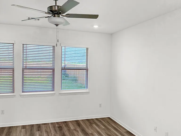 5800 Beverly Prairie Rd — Photo 7