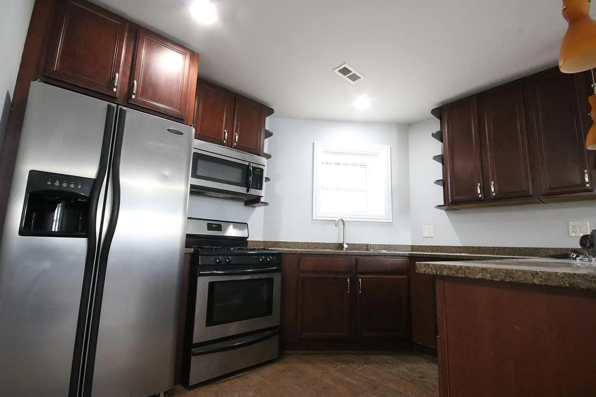 Building Photo - 5814 S Indiana Ave #GN