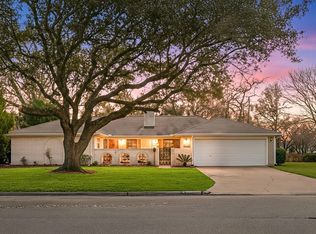 1719 Alta Vista Dr, Alvin, TX 77511