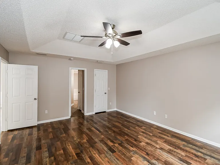 2908 Majestic Oaks Ln — Photo 10
