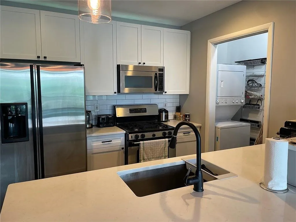 1 bed, 1.0 bath, 760 sqft, $2,150 — Photo 2