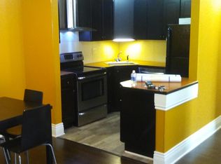 724 Rodenburg Rd APT 303, Roselle, IL 60172