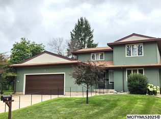 1 Asbury Ct, Mason City, IA 50401