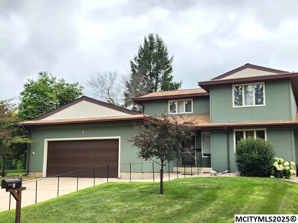 1 Asbury Ct, Mason City, IA 50401