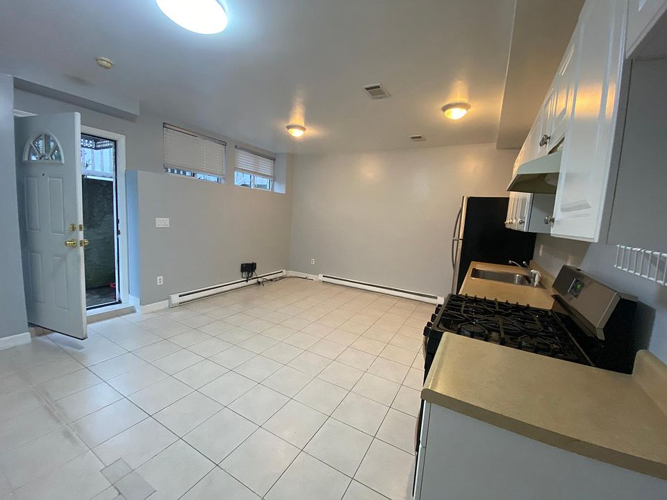 1st image of 216 Sneden Ave Floor 2