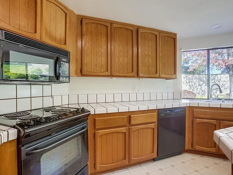 18397 Camberwell Ln — Photo 18