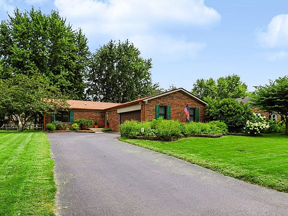 2nd image of 208 Ironwood Cir