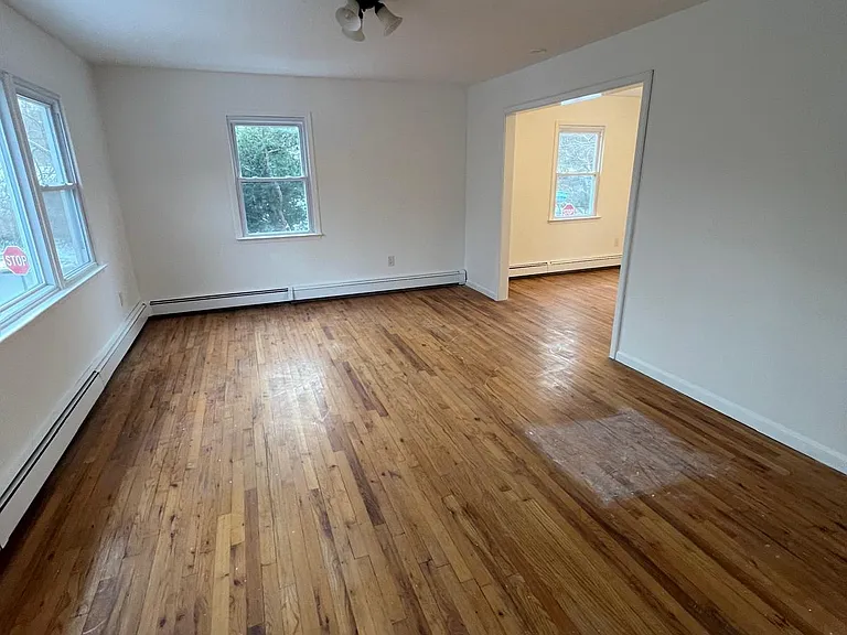 21 Walnut Ave — Photo 3