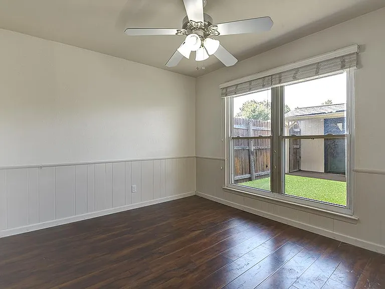 2012 Court Pl — Photo 12
