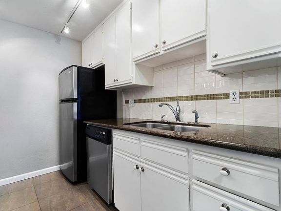 4th image of 117 California Ave #D403