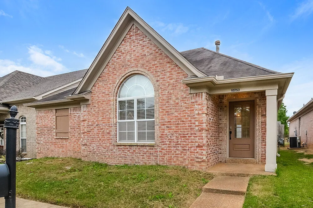3 bed, 2.0 bath, 1380 sqft, $1,720 — Photo 3