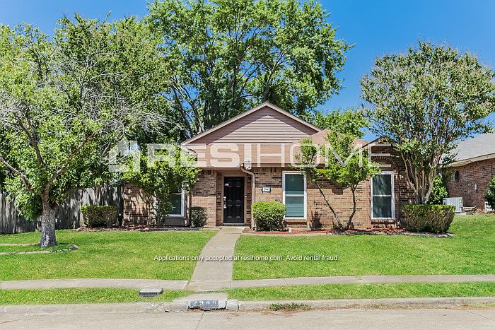 1st image of 2944 Chanute Dr