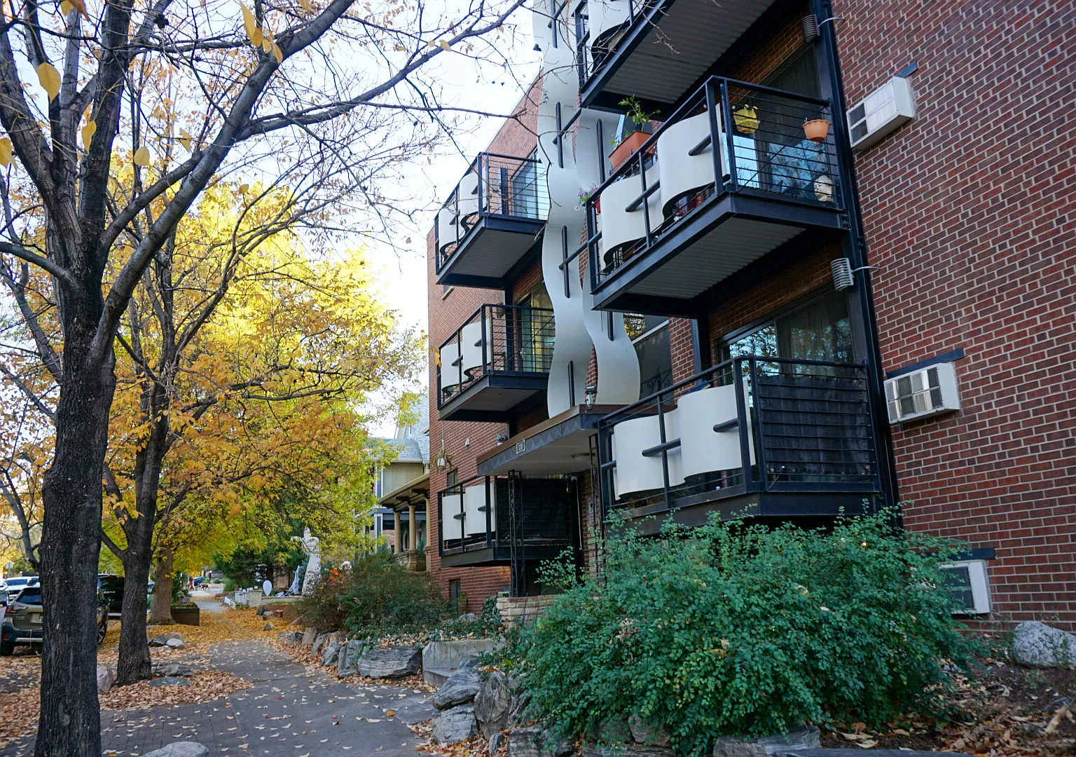 2 bed, 960 sqft, $2,350 — Photo 2