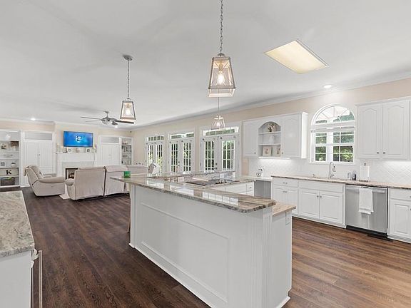 4th image of 411 Pebble Beach Dr