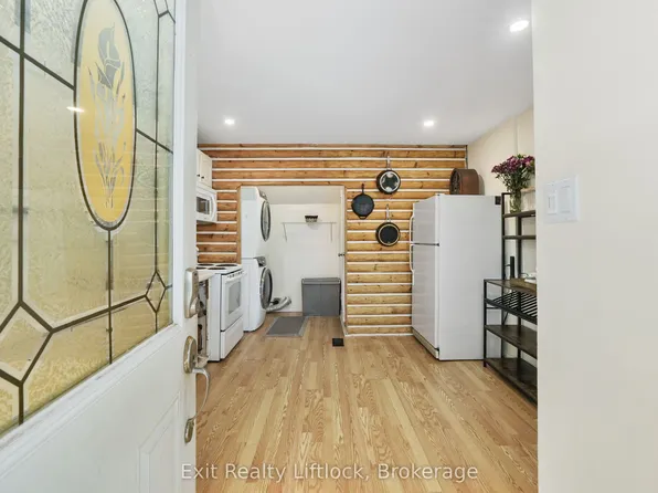 378 London St, Peterborough, ON K9H 2Z8