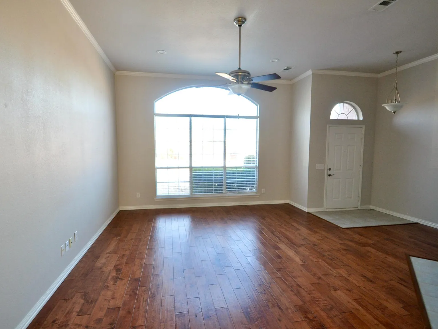 3 bed, 1487 sqft, $2,700 — Photo 3