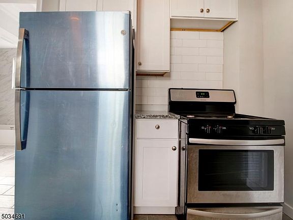 5th image of 126 Sanford St