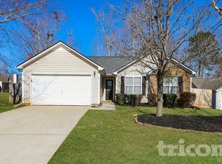 200 Waters Edge Dr, Locust Grove, GA 30248