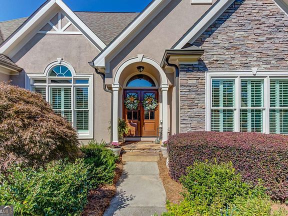 3rd image of 380 Fairway Cir