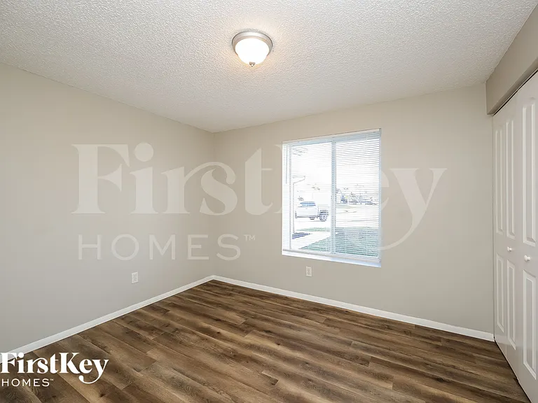 308 SW 13th St — Photo 11